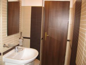 PERSOANA FIZICA INCHIRIEZ APARTAMENT 2 CAMERE CONSTANTA