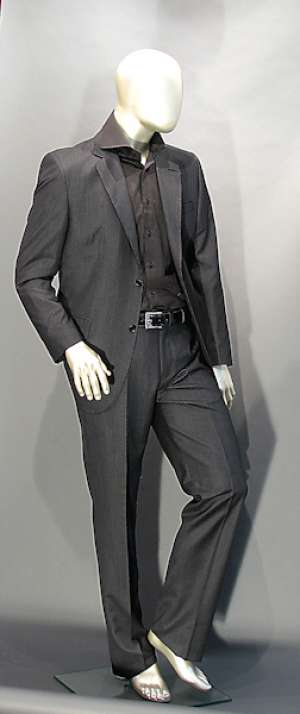 vand costume de firma armanii boss