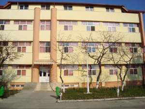 Inchiriez apartament 2cam REPUBLICA