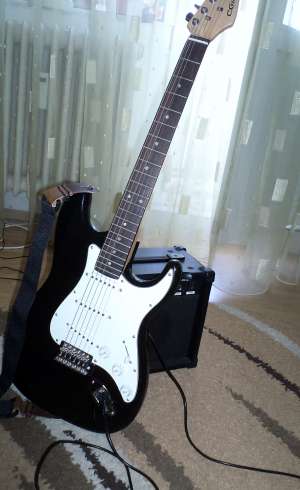 vand pachet chitara electrica c.giant model stratocaster+Chitara acustica Aria awn15