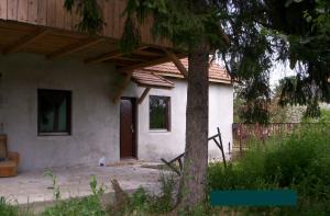 schimb casa 20 km de Arad cu apartament Arad + dif.