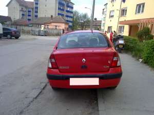 Dezmembrez Renault Clio 1.5 dci 2005