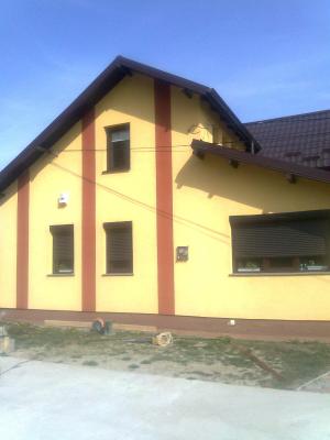 constructii case rosu