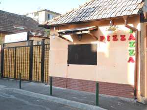 Vand pizzerie complet utilata + spatiu