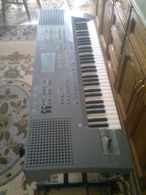 vand urgent  korg  is50  foarte  putin folosit doar in casa,     nota 9/10. pret  1300 ron