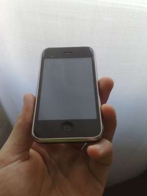 Vand/ Schimb Iphone 3G 8Gb Ofer Diferenta!