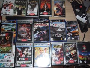 VAND SONY PLAYSTATION 2 CU CARD DE 8MB,  MANETA SONY DUALSHOCK 2 SI ALTE 7 JOCURI PENTRU PS2 SI 12 J