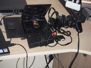 VAND SONY PLAYSTATION 2 CU CARD DE 8MB,  MANETA SONY DUALSHOCK 2 SI ALTE 7 JOCURI PENTRU PS2 SI 12 J