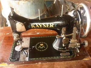 masina de cusut kayser