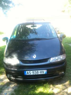 renault espeis. anu frabricatiei 1999. motor de 2000 benzina culoare negru. tapiterie piele neagra. 