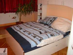 Se vinde apartament 3 camere lux,    Oradea,    z. Dacia (intersectia cu b-l Decebal),    aproape de