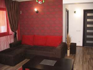 Vand apartament in vila