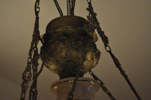 candelabru cu abajur si lumanari din bronz