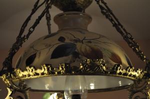 candelabru cu abajur si lumanari din bronz