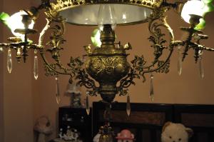 candelabru cu abajur si lumanari din bronz