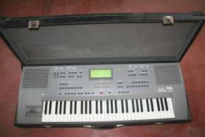 KORG iS50,   nefolosita,   in stare impecabila cu carcasa pt transport! NEGOCIABIL