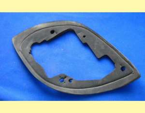 buret de la stopul din spate ford ka intre stop si caroserie