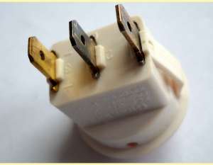buton comutator on off culoare rosie intrerupator rosu