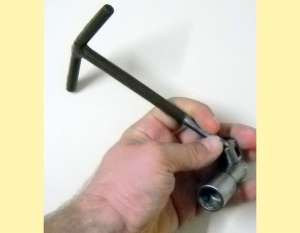 cheie articulata de bujii dimensiuni 16 tubulara maner t cauciuc