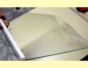 geam de sticla grosime 3mm dimensiune 24cm 34cm curat