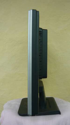 OFER LA SCHIMB UN CALCULATOR COMPLET PENTRU UN LAPTOP