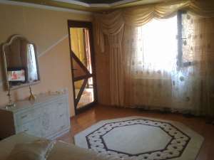 vand casa la curte