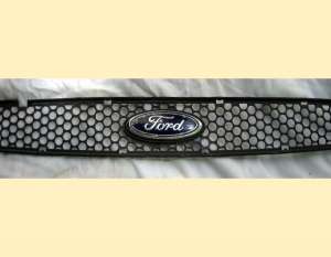 sigla ford ka grilaj fata bara plastic cu gaurele oval emblema