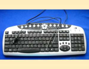 tastatura multimedia mufa ps2 culoare neagra cablu lung 150cm