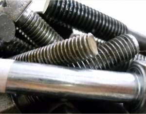 suruburi diverse dimpensiuni mari deget lungimi diferite auto