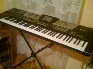 Vand roland va-76 cu ritmuri noi bagate