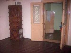Vand casa in comuna Iratosu nr.36 jud. Arad,   28.000 euro negociabil,   3800 mp are cu tot cu gradi