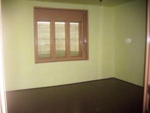 Vand casa in comuna Iratosu nr.36 jud. Arad,   28.000 euro negociabil,   3800 mp are cu tot cu gradi