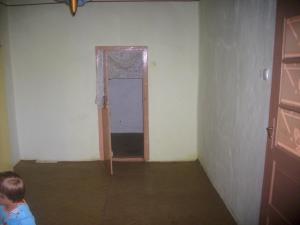 Vand casa in comuna Iratosu nr.36 jud. Arad,   28.000 euro negociabil,   3800 mp are cu tot cu gradi