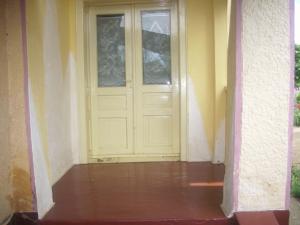 Vand casa in comuna Iratosu nr.36 jud. Arad,   28.000 euro negociabil,   3800 mp are cu tot cu gradi