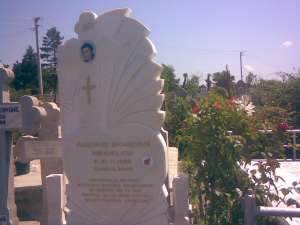 Monumente funerare in rate