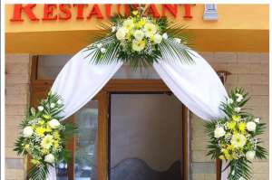 Decoratiuni,      aranjamente florale ,      foto-video la nunti ,      botezuri evenimente.