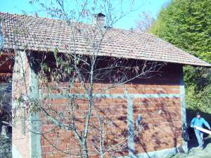 VAND CASA DE VACANTA/CABANA PE VALEA FINISULUI