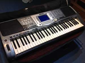 Vand Yamaha PSR 1000 stare buna de functionare + aranjata pt nunti