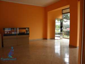 Inchiriez spatiu comercial in Oradea ,  zona Rogerius