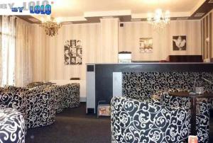 VAND MOBILIER BAR,                     CAFENEA,                     CLUB