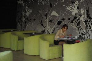 VAND MOBILIER BAR,                     CAFENEA,                     CLUB