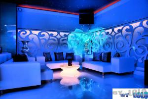 VAND MOBILIER BAR,                     CAFENEA,                     CLUB