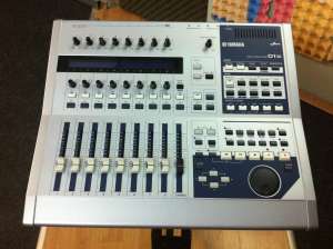 YAMAHA 01X