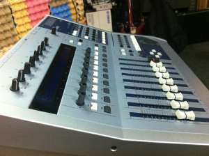 YAMAHA 01X