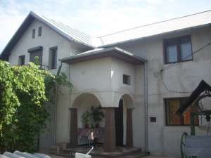 Casa placata renovata Titu Salcuta