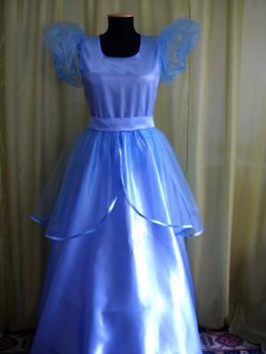 vand costum alba ca zapada sau cenusareasa