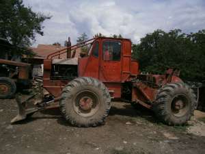 Vand 2 tafuri si 3 camioane