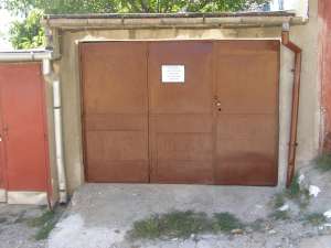 Vand garaj in Resita zona Muncitoresc