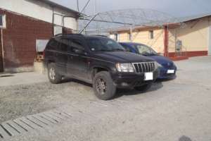 V�nd Jeep Grand Cherokee : 4500 Euro � Cash  sau 5500 Euro � Variante mai scumpe