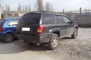 V�nd Jeep Grand Cherokee : 4500 Euro � Cash  sau 5500 Euro � Variante mai scumpe